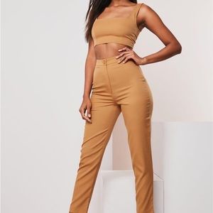 TAILORED CIGARETTE TROUSER
STONE